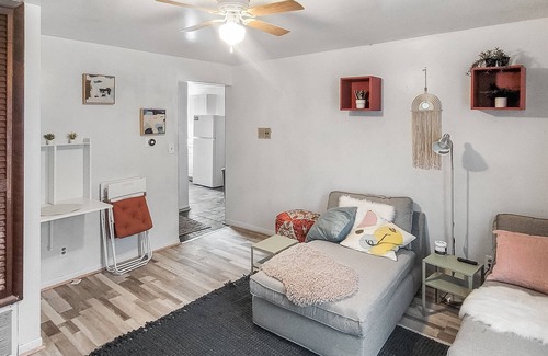 Bay City Apartment | Charming and Cozy Urban Retreat