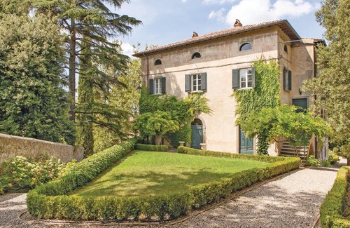 Lari House | Charming and exclusive vacation home in the center of Lari.