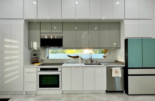 Greenbriar House | Charming and modern 2-bedroom house with AC, WiFi in serene Glendale, Sleeps 5