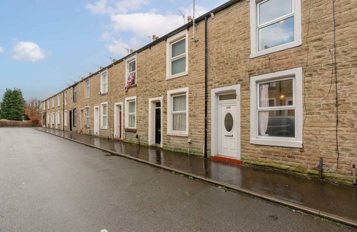 Burnley House | Charming and Modern House With Parking