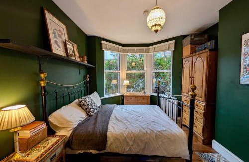 William Morris House | Charming and Modern Property With Garden
