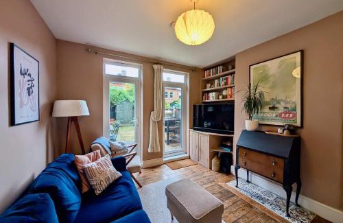 William Morris House | Charming and Modern Property With Garden