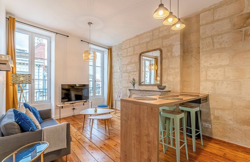 Bordeaux City Centre Apartment | Charming and radiant flat of 55 m² located in the heart of Bordeaux