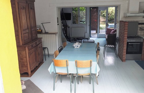 Les Lilas House | Charming and spacious house, for 12p. Garden, Parking lots, 5' away from metro