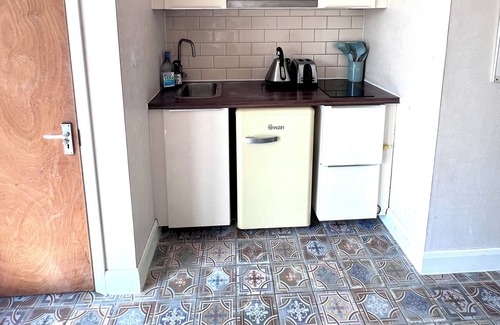Kensal Green Apartment | Charming and Spacious Self Catering Studio in Kensal Green Close to Notting Hill