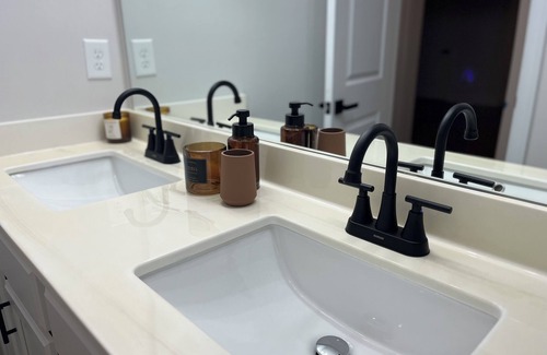 Mansfield House | Charming and Spacious 2-bedroom, 2 bath house with fitness room in Mansfield