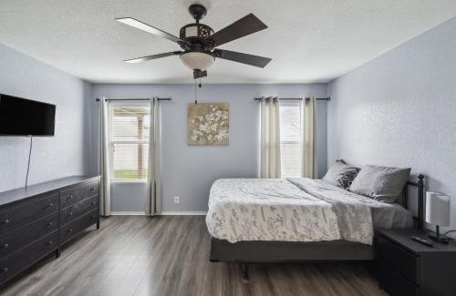 San Antonio House | Charming and Spacious 4BR 2,5 BA Hideaway home