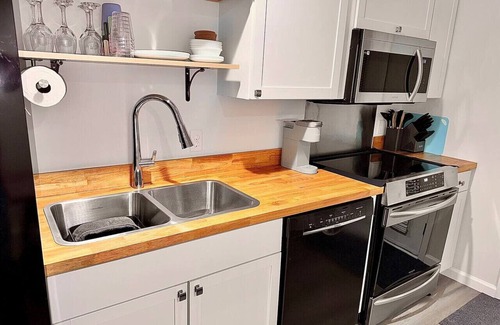 Shell Point House | Charming and Specious. Pets Yes
