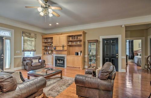 Anderson Villa | Charming Anderson Villa with Screened Porch!
