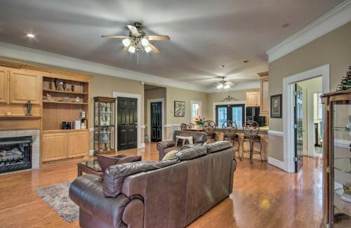 Anderson Villa | Charming Anderson Villa with Screened Porch!