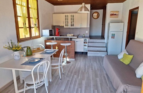Ensues-la-Redonne Apartment | Charming apartment in seaside villa