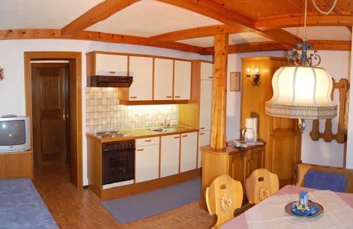 Arzl im Piztal Apartment | Charming Apartment in Arzl im Pitztal with 2 Bubble Baths