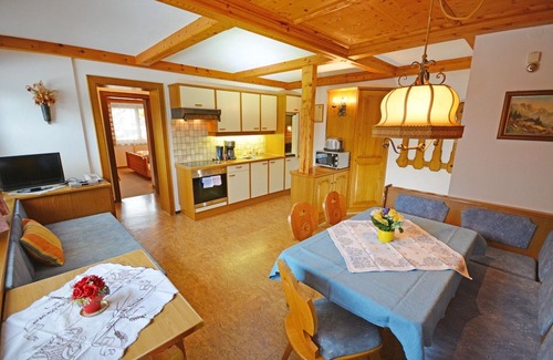 Arzl im Piztal Apartment | Charming Apartment in Arzl im Pitztal with 2 Bubble Baths