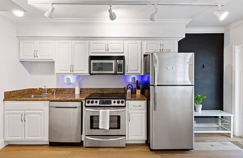 Hendricks and Venice Isles Apartment | Charming Apartment in Las Olas Blvd Isle