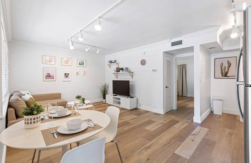 Hendricks and Venice Isles Apartment | Charming Apartment in Las Olas Blvd Isle