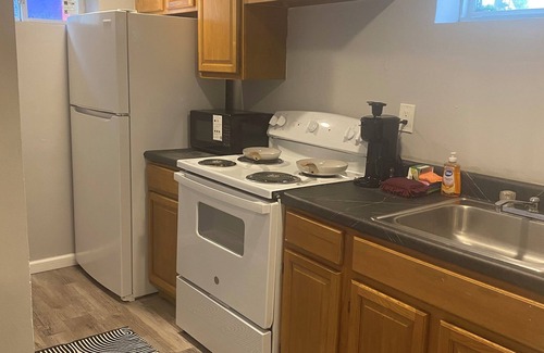 Lakeview Apartment | Charming apartment with AC in West Hempstead