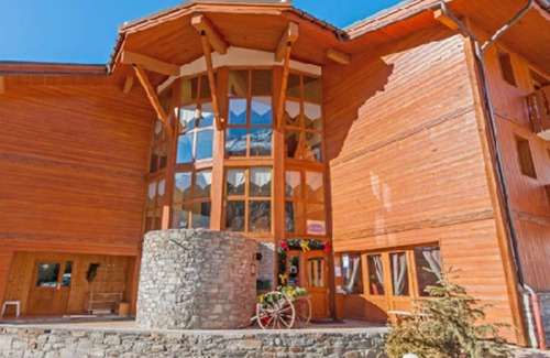 Lanslevillard Apartment | Charming Apartment for 6 Near Val Cenis Slopes with Balcony and Free WiFi