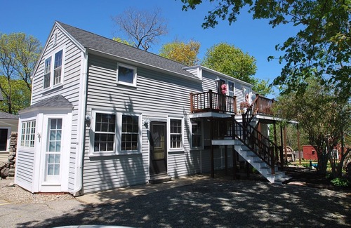 Rockport Apartment | Charming Apartment Centrally Located