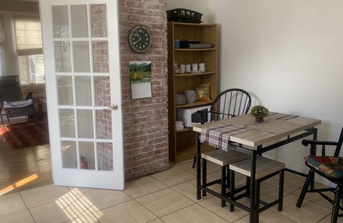 Blackstone House | CHARMING Apartment in Grand Home East Side WALK EVERYWHERE
