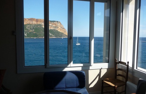 Cassis Apartment | Charming apartment in Cassis - Terrace facing the sea - private access to the sea.