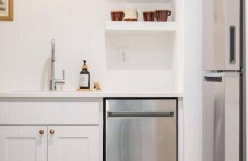 East Side Apartment | Charming Apartment in Historic Grant Park Homenn