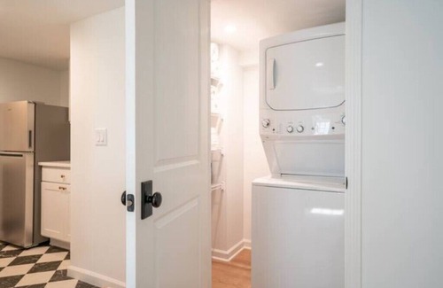 East Side Apartment | Charming Apartment in Historic Grant Park Homenn