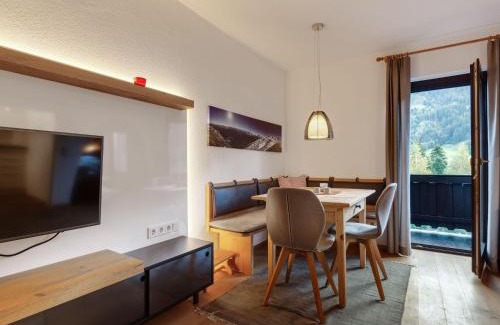 Jochberg Apartment | Charming Apartment in Jochberg with Balcony