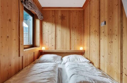 Jochberg Apartment | Charming Apartment in Jochberg with Balcony