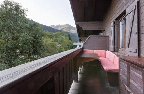 Jochberg Apartment | Charming Apartment in Jochberg with Balcony