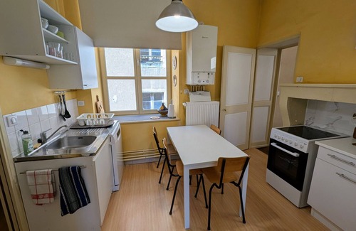 Vesoul Cottage | Charming apartment in the heart of Vesoul with private parking