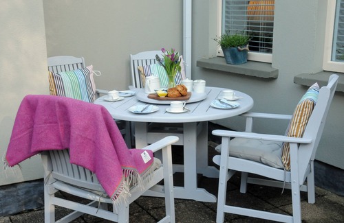 Bantry Apartment | Charming apartment in the centre of Bantry town with a shared courtyard.