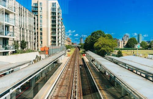 Lansbury Apartment | Charming Apartment in the Church near Canary Wharf