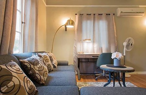 South Arroyo Apartment | Charming Apartment in the Central Pasadena