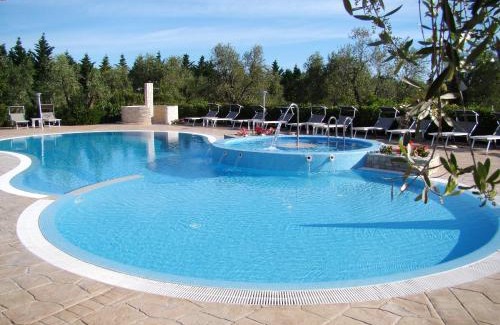 Chiesiola Apartment | Charming Apartment in Vieste with Shared Pool and Garden