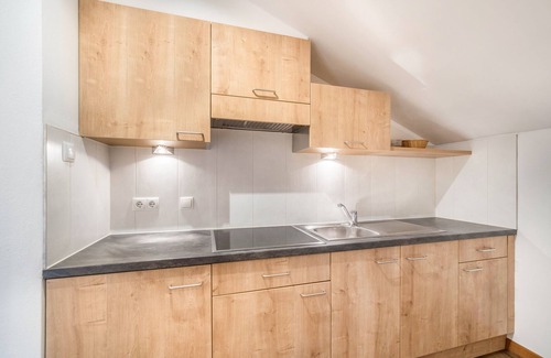 Lana Apartment | Charming Apartment “ Kammerhof Traube” with Mountain View, Wi-Fi, Balcony & Garden