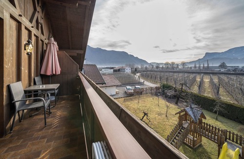 Lana Apartment | Charming Apartment “ Kammerhof Traube” with Mountain View, Wi-Fi, Balcony & Garden