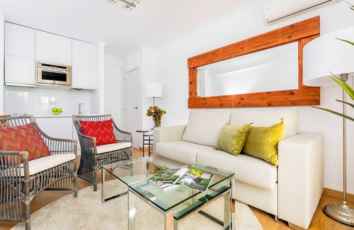 Santa Cruz Apartment | Charming Apartment Next to the Cathedral. Placentines