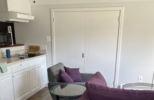 Haymarket Apartment | Charming Apartment on Scenic horse farm
