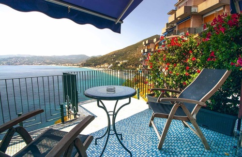 Torre del Mare Apartment | Charming apartment overlooking the sea