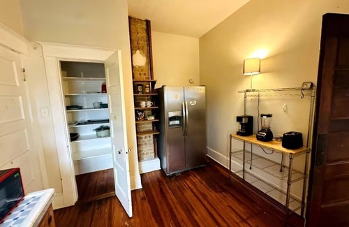 University Heights Apartment | Charming apartment in awesome Gainesville with AC