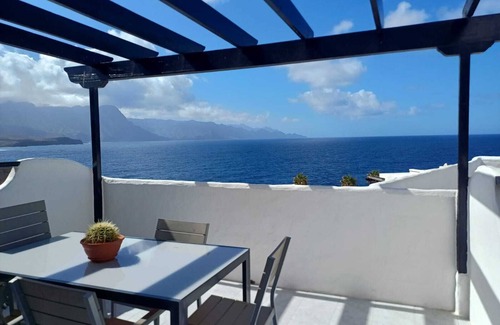 Galdar Apartment | Charming apartment with spectacular oceanfront views.