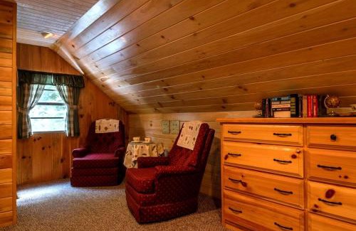 Topton House | Charming Appalachian Mountain Cabin for Glamping near the Nantahala River