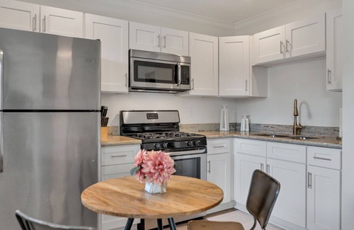 Faubourg Livaudais Apartment | Charming Apt Close to the Garden District, Wi-Fi, Off-Street Parking, and More!