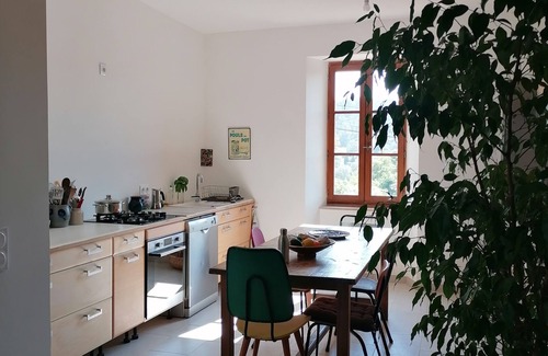 Sabran House | Charming, artistic, cool and quiet house, swimming pool, wooded patio.