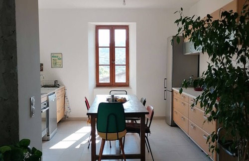 Sabran House | Charming, artistic, cool and quiet house, swimming pool, wooded patio.