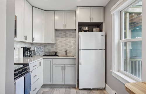 Munjoy Hill Apartment | Charming artistry 1-bedroom retreat in gorgeous Portland, Maine