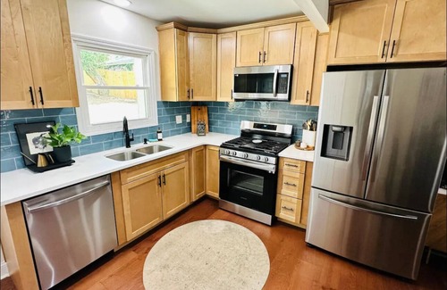 Atlanta House | Charming Atlanta 3-bedroom house - close to Mercedes Benz & ATL Airport