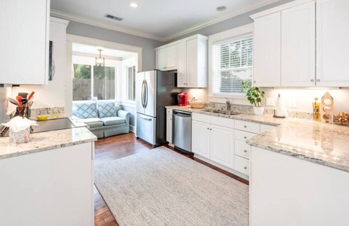 West Ashley House | Charming Avondale Home ~ 5 min from Downtown!