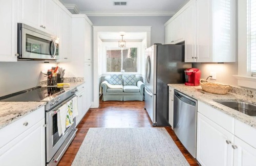 West Ashley House | Charming Avondale Home ~ 5 min from Downtown!