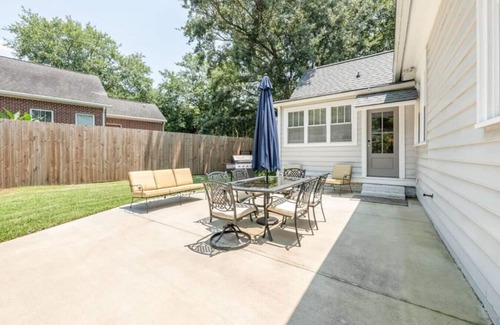 West Ashley House | Charming Avondale Home ~ 5 min from Downtown!